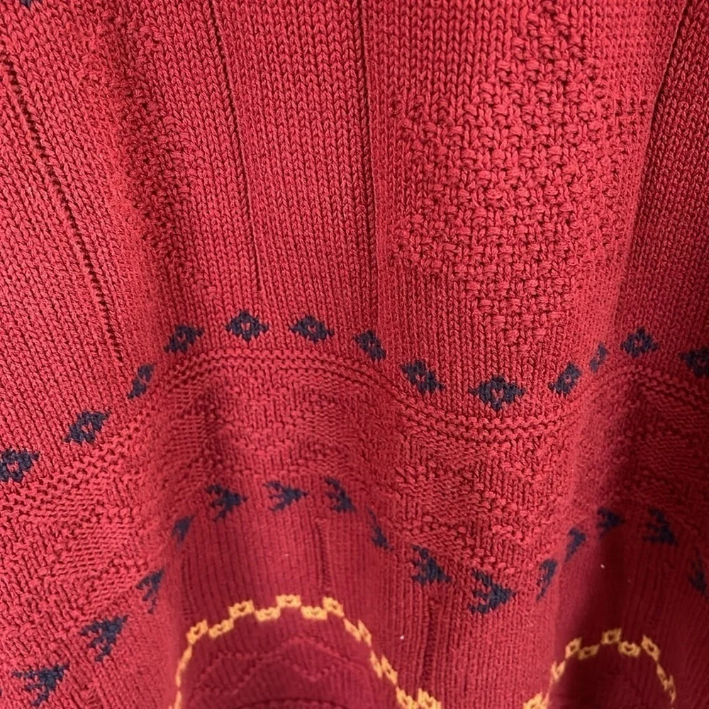 THE  fox collection v-neck long sleeve sweater burgundy w/ designs‎ men’s L
